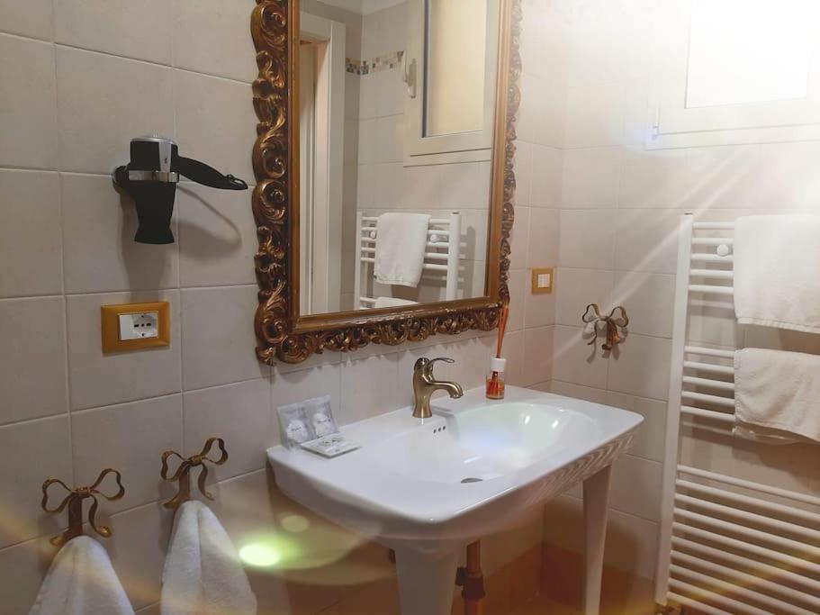 Appartement Charme In Righi à Bologne Extérieur photo